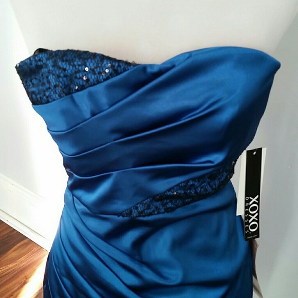 Dress - Picture 2 of 3